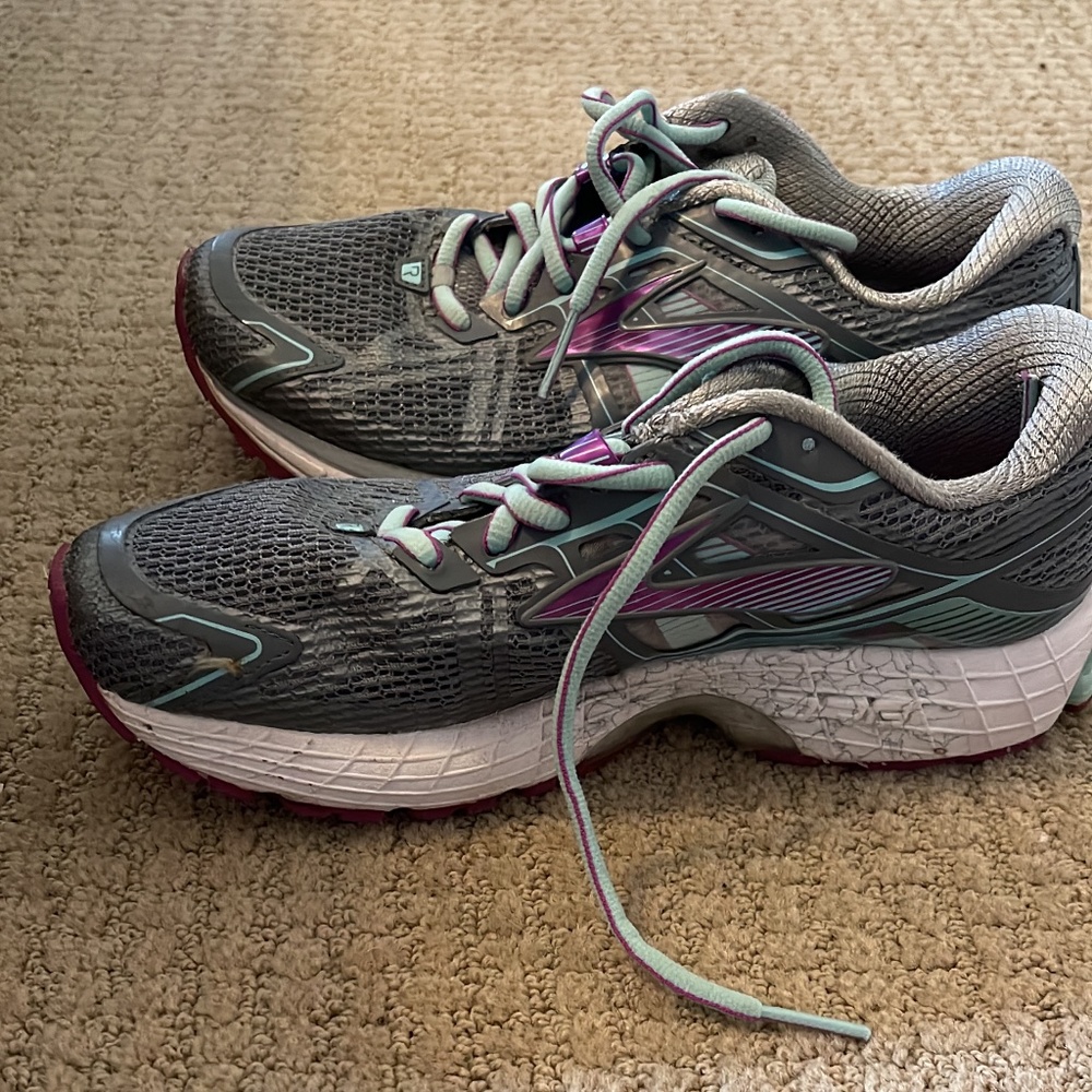 Women’s Brooks Tennis Shoes